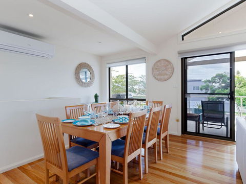 'Sandy Point Haven', 21a Sandy Point Rd - Stylish Haven With WIFI, Air Conditioning & Water Views - Darwin Holiday 3