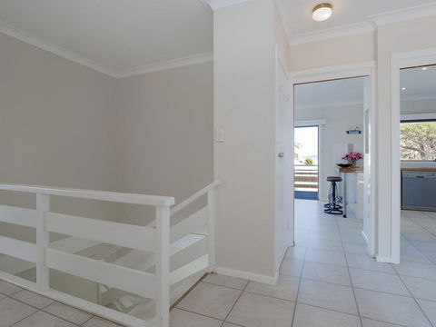 'SeaHaven', 2 Richardson Ave - Large Home With Aircon, Smart TV, WIFI, Netflix & Boat Parking - Darwin Holiday 1