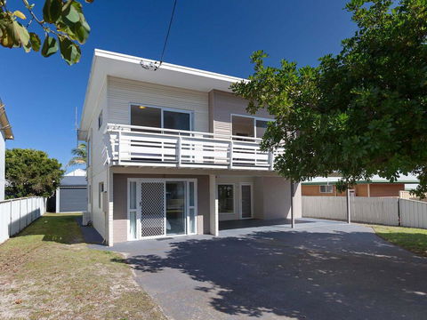 'SeaHaven', 2 Richardson Ave - Large Home With Aircon, Smart TV, WIFI, Netflix & Boat Parking - Darwin Holiday 0