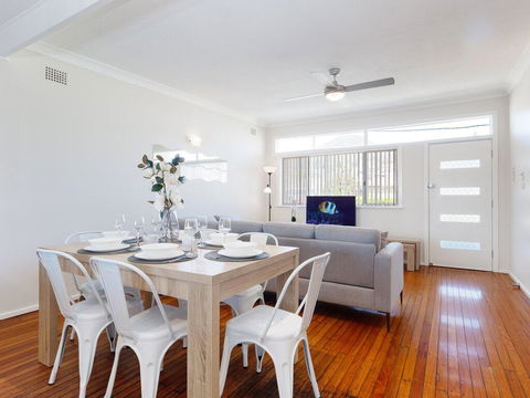 'Shoalz', 28 Rigney Street - Renovated Pet Friendly Cottage & Boat Parking - Darwin Holiday 2