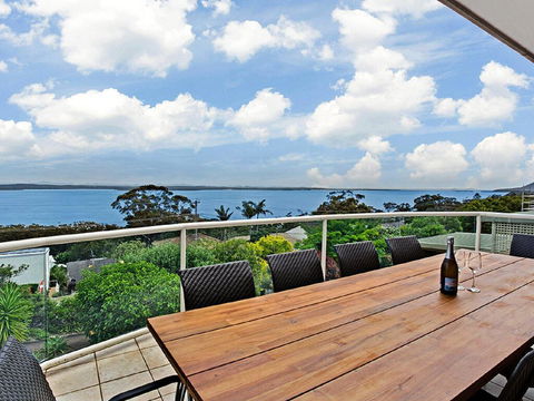 'The Bay', 25 Wallawa Rd - Huge Home With Aircon, Spectacular Views & Chromecast - Darwin Holiday 0
