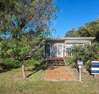 'The Croft' 11 Boulder Bay Rd - Cosy Beach House with Aircon  only 270m to the Beach - Darwin Holiday