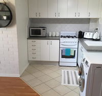 'The Mount' Trendy with City Views - Darwin Holiday