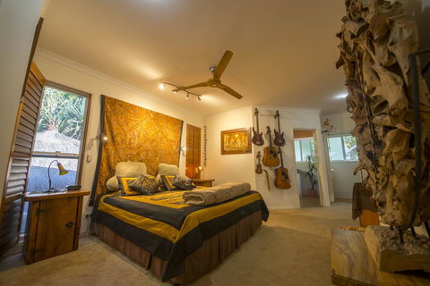 'The Tree House.' Treetop Living Near The Ocean, Coolum Beach, QLD, Australia - Darwin Holiday 3