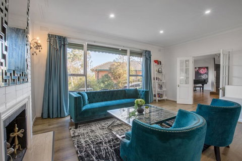 , , , Alice Wonderland, , ,  In 4 Beds House - Darwin Holiday 0