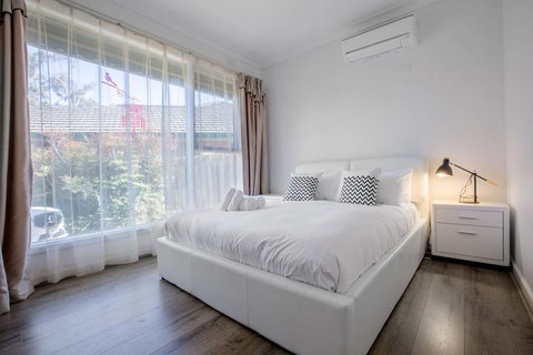 , , , Alice Wonderland, , ,  In 4 Beds House - Darwin Holiday 3