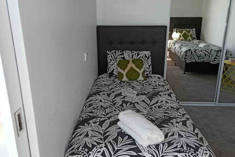 , Elsternwick, Impressive 2bed:carspot:15mins To CBD - Darwin Holiday 0
