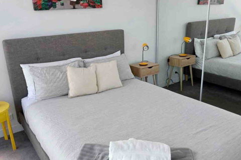 , Elsternwick, Impressive 2bed:carspot:15mins To CBD - Darwin Holiday 1