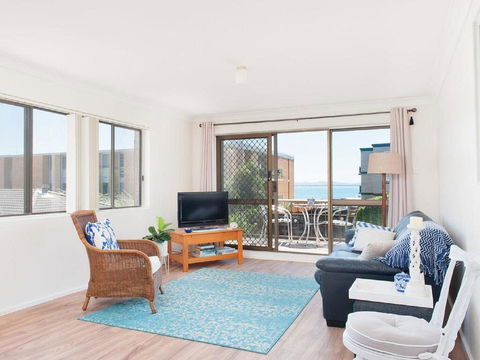 1 'BAHIA', 47 RONALD AVE - GREAT LOCATION WITH FILTERED WATER VIEWS - Darwin Holiday 2