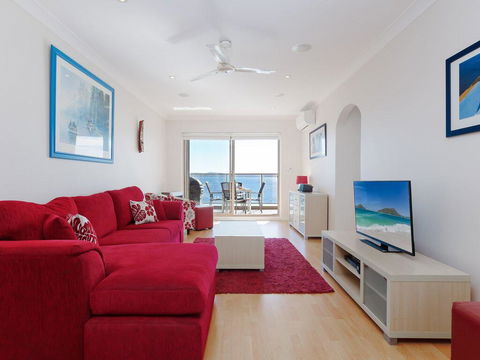 1 'Kiah', 53 Victoria Parade - Stunning Views, Wifi, Aircon, Just Across The Road To The Water - Darwin Holiday 1