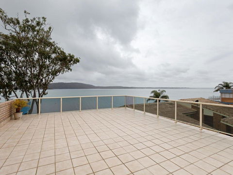 1 'Kooringal', 105 Soldiers Point Road - Waterfront Unit Wth Aircon - Darwin Holiday 0