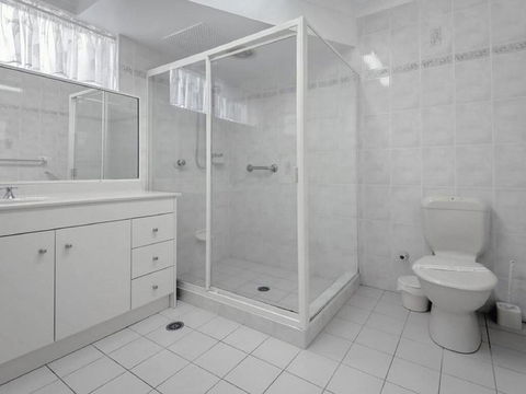 1 'Laman Lodge', 15 Laman Street - Stunning Air Conditioned Unit With Water Views And WIFI - Darwin Holiday 1