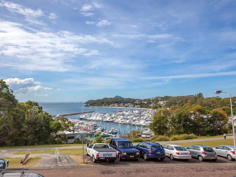 1 'Laman Lodge', 15 Laman Street - Stunning Air Conditioned Unit With Water Views And WIFI - Darwin Holiday 2