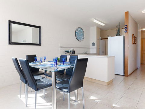 1 'Little Hut', 20 Kurrawa Close - Spectacular Water Views, NBN & Air Conditioned - Darwin Holiday 3