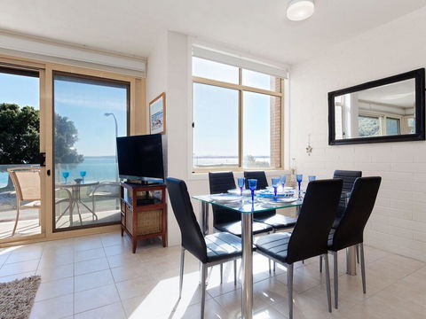 1 'Little Hut', 20 Kurrawa Close - Spectacular Water Views, NBN & Air Conditioned - Darwin Holiday 1