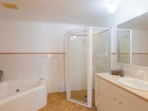 1 'Peninsula Waters', 2-4 Soldiers Point Road - Aircon, Pool & Massive Outdoor Area - Darwin Holiday 2