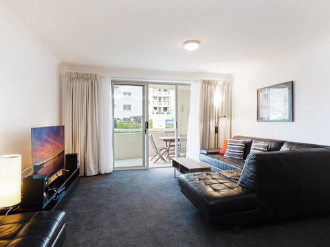 1 'SEASHELLS' 21-23 MAGNUS STREET - WIFI, POOL, LIFT & AIR CONDITIONING - Darwin Holiday 0