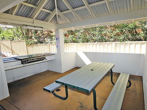 1 'SEASHELLS' 21-23 MAGNUS STREET - WIFI, POOL, LIFT & AIR CONDITIONING - Darwin Holiday 2