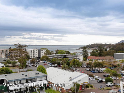 1 'Seaview', 9 Church Street - Huge Air Conditioned Unit With Lift & WIFI - Darwin Holiday 0