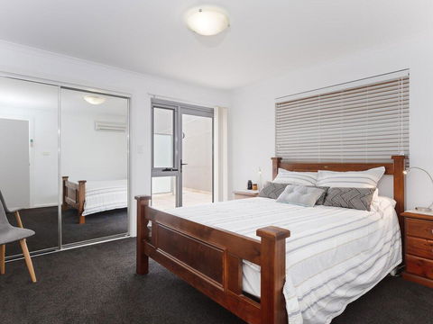 1 'Seaview', 9 Church Street - Huge Air Conditioned Unit With Lift & WIFI - Darwin Holiday 3
