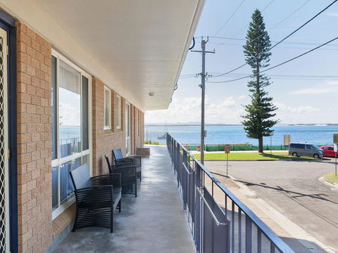 1 'Shoal Towers', 11 Shoal Bay Road - Fantastic Unit Across The Road From Beach - Darwin Holiday 3