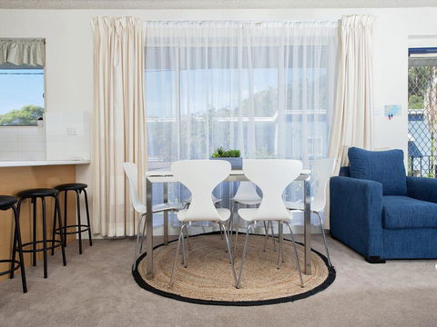 1 'Shoal Towers', 11 Shoal Bay Road - Fantastic Unit Across The Road From Beach - Darwin Holiday 1