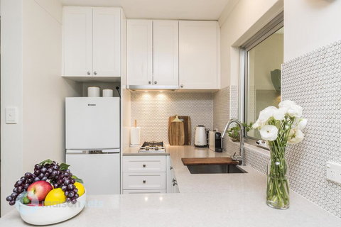 1 Bdrm Manly Beachside Apt With Parking - Darwin Holiday 1