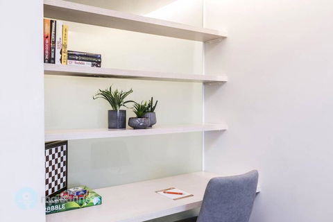 1 Bedroom Apt With Parking Walk To ANU - Darwin Holiday 3