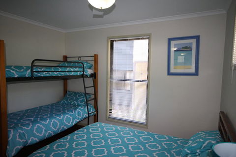 1 Naiad Court - Lowset Family Home With Swimming Pool And Covered Deck. Pet Friendly - Darwin Holiday 0