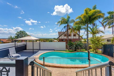 1-33 Tingira Close - Rainbow Beach, Gorgeous Ocean Views, Swimming Pool, Air Conditioning - Darwin Holiday 3