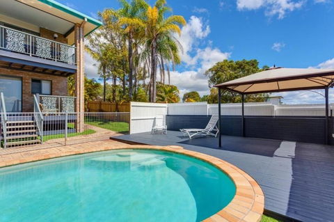 1-33 Tingira Close - Rainbow Beach, Gorgeous Ocean Views, Swimming Pool, Air Conditioning - Darwin Holiday 2