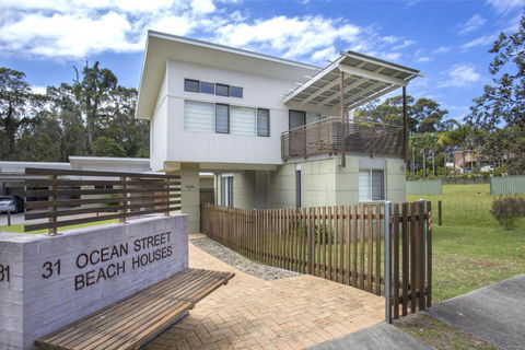 1/31 Ocean Street - A Relaxing Coastal Retreat - Darwin Holiday 0