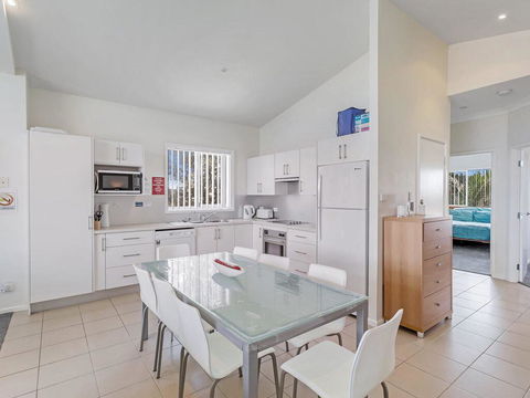 1/32 Ocean Avenue - Three Bedrooms, Three Bathrooms, Air Con, Boat Parking & Water Views - Darwin Holiday 3