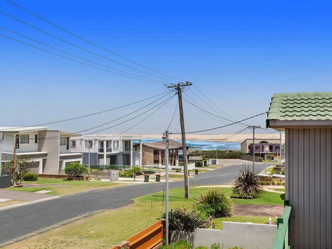 1/32 Ocean Avenue - Three Bedrooms, Three Bathrooms, Air Con, Boat Parking & Water Views - Darwin Holiday 0