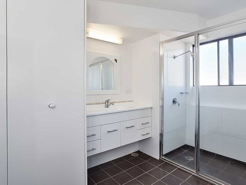 10 'Intrepid' 3 Intrepid Close - Water Views Over Shoal Bay Beach - Darwin Holiday 2