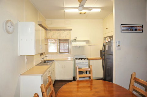 10 Tautog Street House And Unit - Separate Self-contained Unit - Darwin Holiday 2
