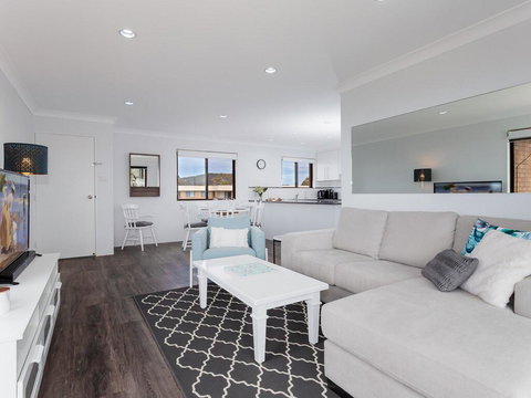 11 'Intrepid' , 3 Intrepid Close - Absolute Beachfront Bliss - Darwin Holiday 2