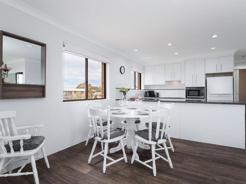 11 'Intrepid' , 3 Intrepid Close - Absolute Beachfront Bliss - Darwin Holiday 3