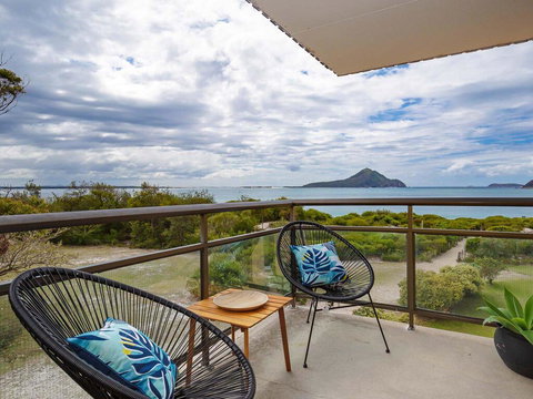 11 'Intrepid' , 3 Intrepid Close - Absolute Beachfront Bliss - Darwin Holiday 0