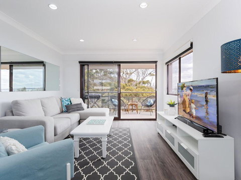 11 'Intrepid' , 3 Intrepid Close - Absolute Beachfront Bliss - Darwin Holiday 1