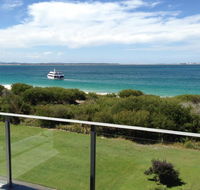 11 'Luskin Lodge' 29 Weatherly Close - stunning water views - Darwin Holiday
