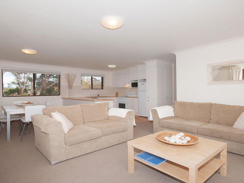 11 'Promenade' 8 Intrepid Close - Air Conditioned Unit With Beautiful Water Views - Darwin Holiday 2