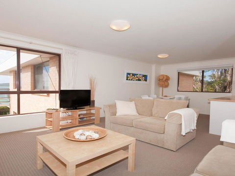 11 'Promenade' 8 Intrepid Close - Air Conditioned Unit With Beautiful Water Views - Darwin Holiday 1