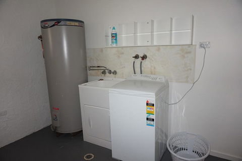 11 Bomburra Court - Rainbow Beach, Comfortable Beach House, Plenty Of Boat Parking - Darwin Holiday 2
