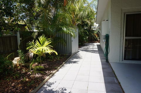 11 Bomburra Court - Rainbow Beach, Comfortable Beach House, Plenty Of Boat Parking - Darwin Holiday 3
