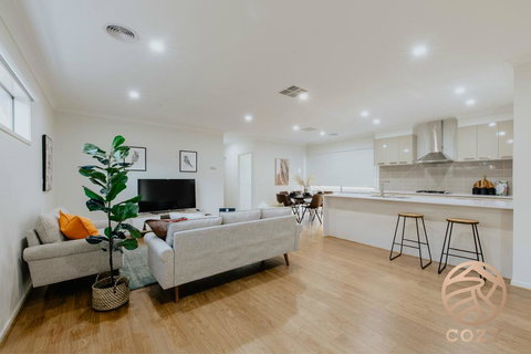 118 Refreshing 3BR Werribee Family House - Darwin Holiday 0