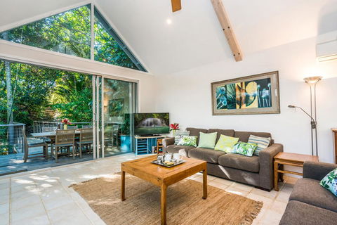 12 Childe Street, Byron Bay - Absolute Belongil Summerhouse - Darwin Holiday 1