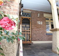 123 Hill St Heart of Orange Double Brick - Darwin Holiday