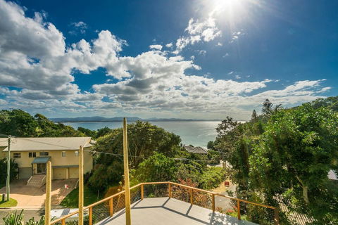 13 Brownell Drive Wategos Beach - Beach House - Darwin Holiday 0