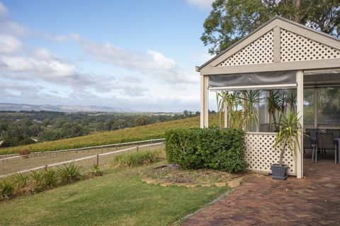 131 Your Vineyard Home In The Heart Of The Vale - Darwin Holiday 1